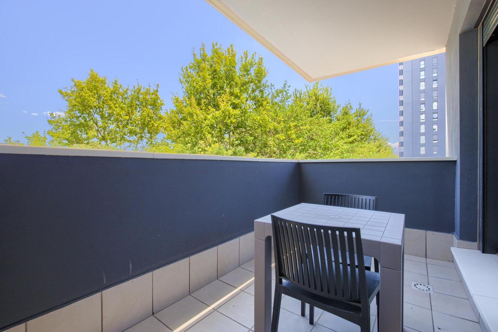 Arena 20 Suites Valence Extérieur photo